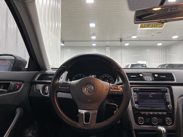 2014 Volkswagen Passat 1.8T SE w/Sunroof/Nav